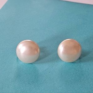 🔥3/$20 Vintage Pearl Button Earrings